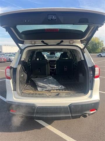 Photo of 2025 Crystal White Pearl Subaru Ascent
