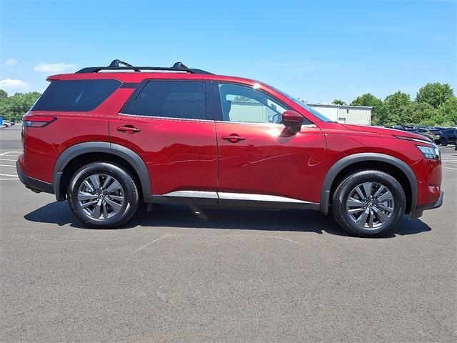 Photo of 2022 Scarlet Ember Nissan Pathfinder