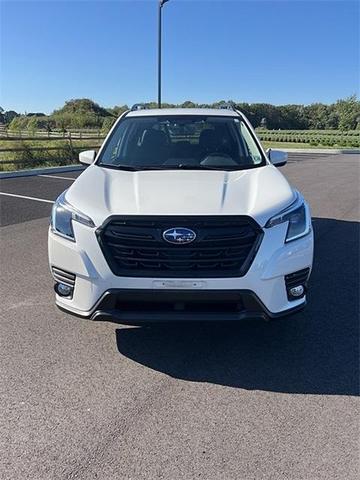 Photo of 2023 Crystal White Pearl Subaru Forester