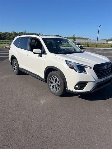 Photo of 2023 Crystal White Pearl Subaru Forester