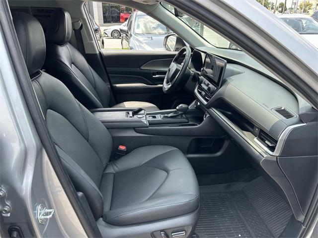Photo of 2024 Celestial Silver Metallic Toyota Grand Highlander
