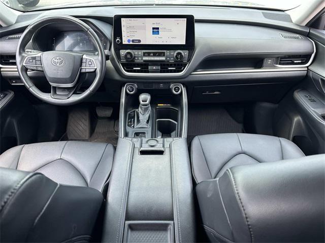 Photo of 2024 Celestial Silver Metallic Toyota Grand Highlander