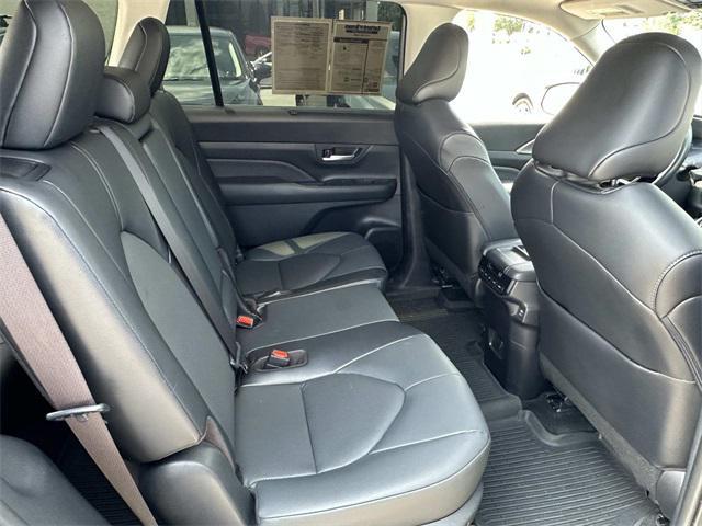 Photo of 2024 Celestial Silver Metallic Toyota Grand Highlander