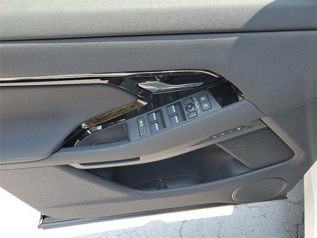 Photo of 2024 Ostuni Pearl White Metallic Land Rover Range Rover Evoque