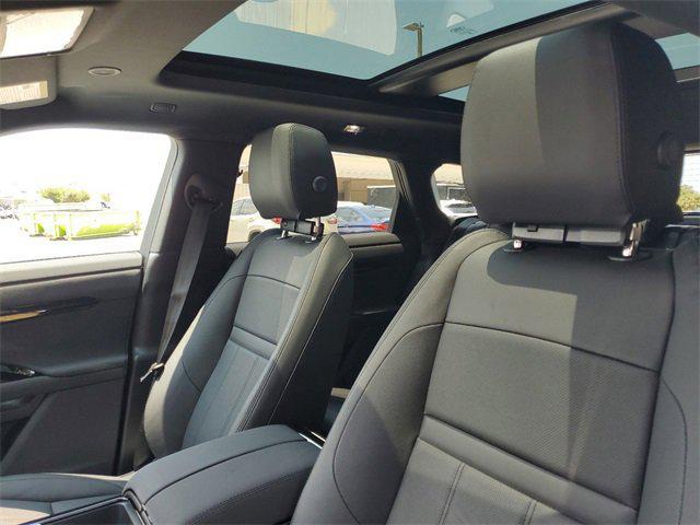 Photo of 2024 Ostuni Pearl White Metallic Land Rover Range Rover Evoque