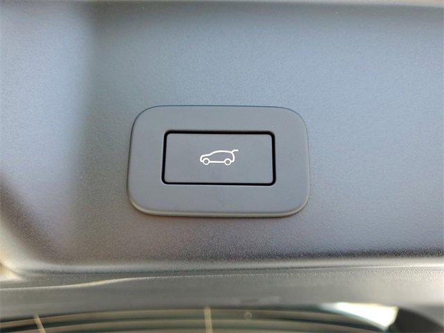 Photo of 2024 Ostuni Pearl White Metallic Land Rover Range Rover Evoque