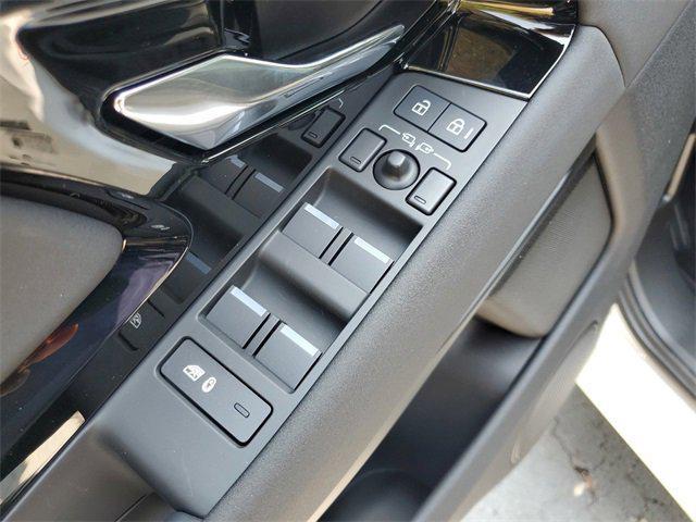 Photo of 2024 Ostuni Pearl White Metallic Land Rover Range Rover Evoque