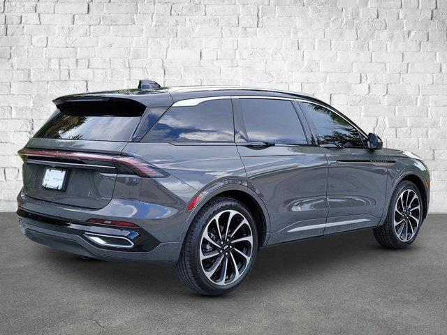 Photo of 2024 Chroma Caviar Dark Gray Metallic Clearcoat Lincoln Nautilus