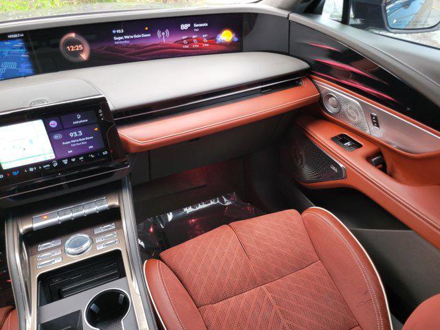 Photo of 2024 Chroma Caviar Dark Gray Metallic Clearcoat Lincoln Nautilus
