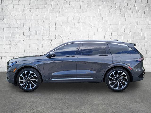 Photo of 2024 Chroma Caviar Dark Gray Metallic Clearcoat Lincoln Nautilus