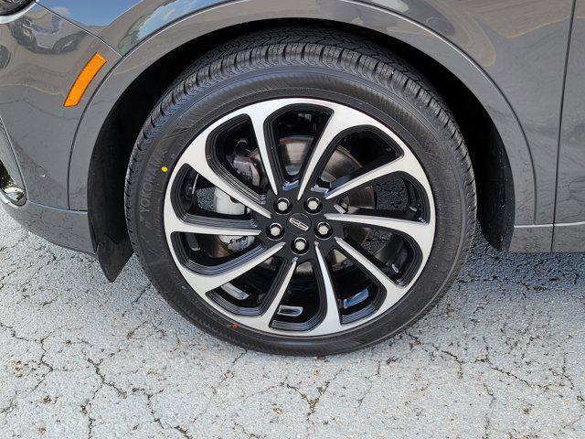 Photo of 2024 Chroma Caviar Dark Gray Metallic Clearcoat Lincoln Nautilus