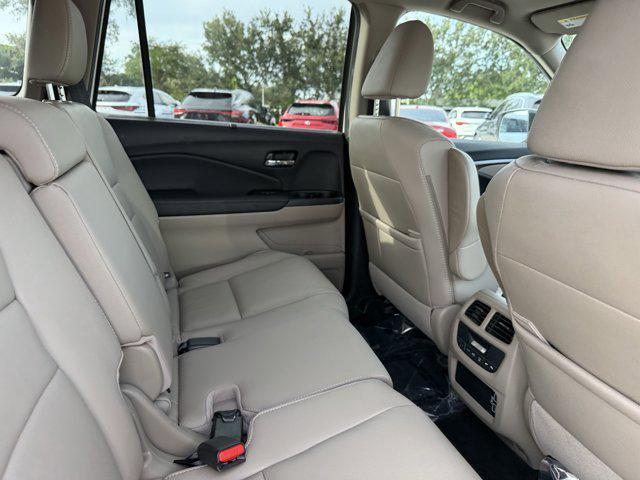 Photo of 2022 Platinum White Pearl Honda Pilot