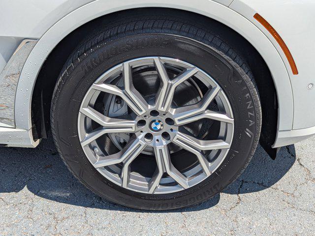 Photo of 2024 Alpine White BMW X7