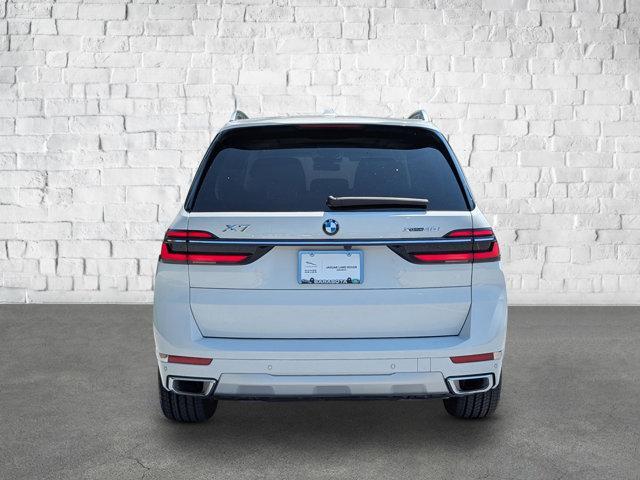 Photo of 2024 Alpine White BMW X7