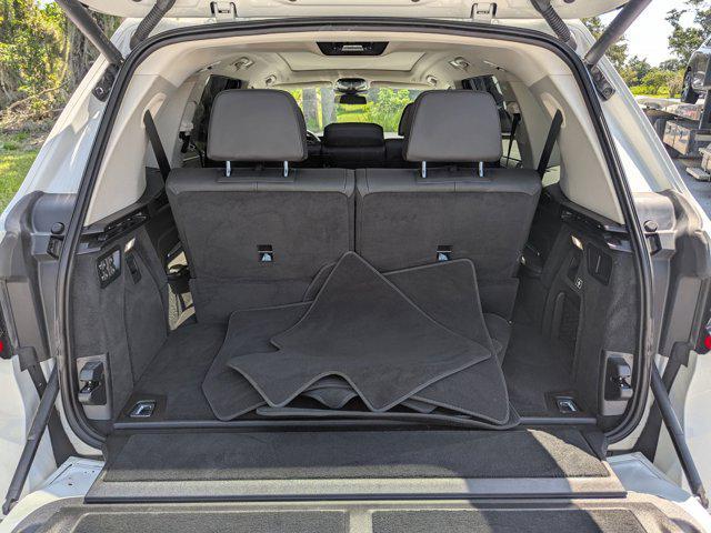 Photo of 2024 Alpine White BMW X7