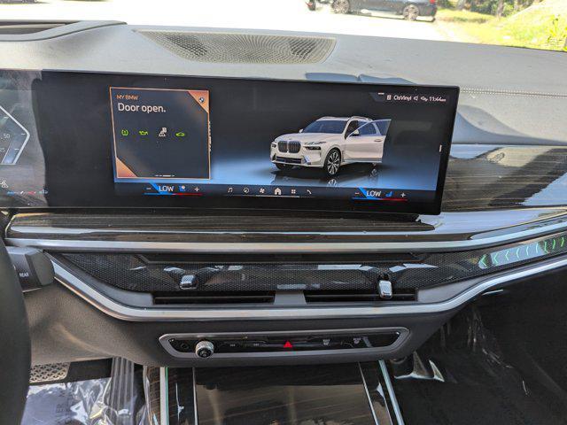 Photo of 2024 Alpine White BMW X7