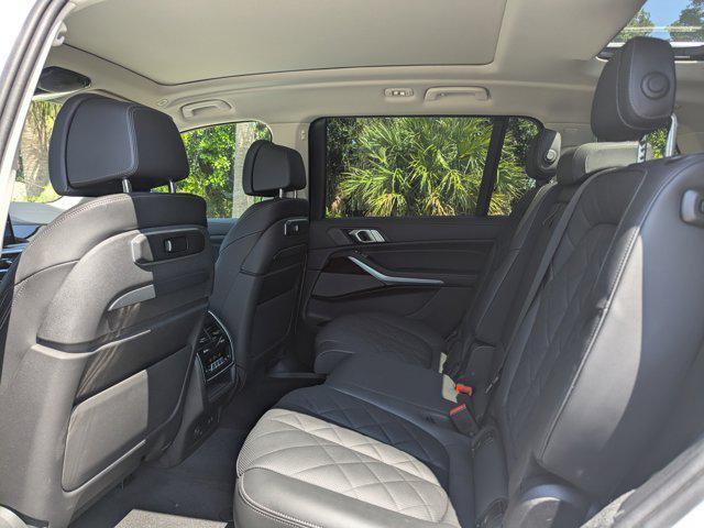 Photo of 2024 Alpine White BMW X7