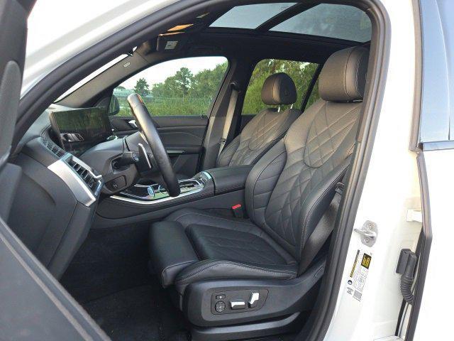 Photo of 2024 Alpine White BMW X5