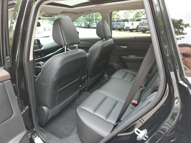 Photo of 2022 Black Nissan Rogue