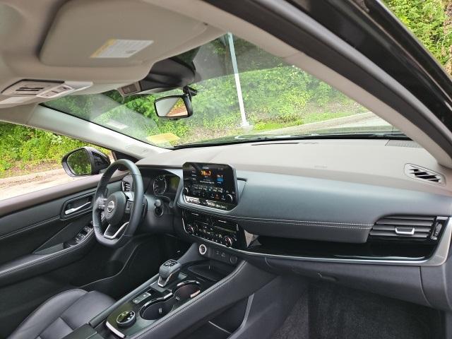Photo of 2022 Black Nissan Rogue