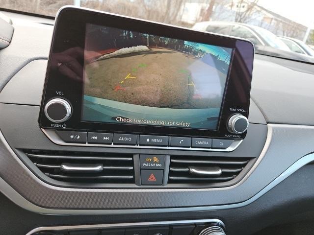 Photo of 2025 White Nissan Altima