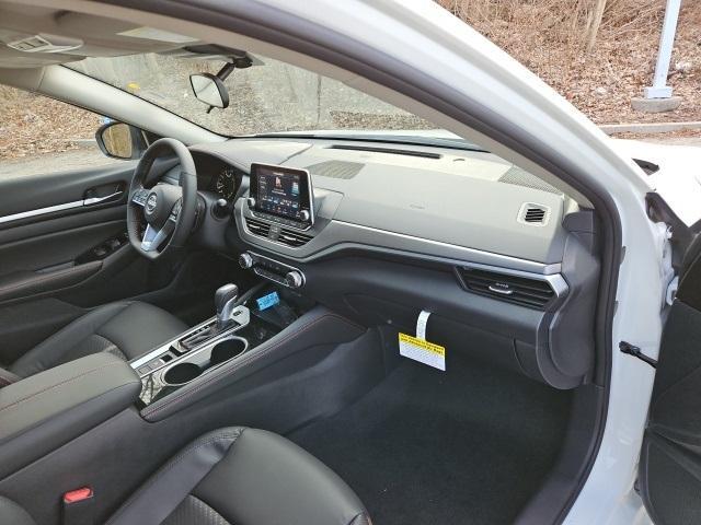 Photo of 2025 White Nissan Altima