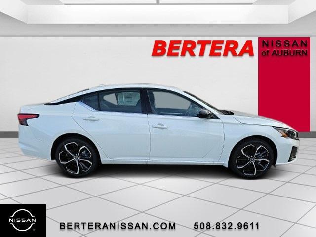 Photo of 2025 White Nissan Altima