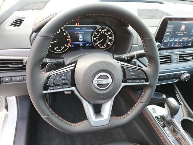 Photo of 2025 White Nissan Altima