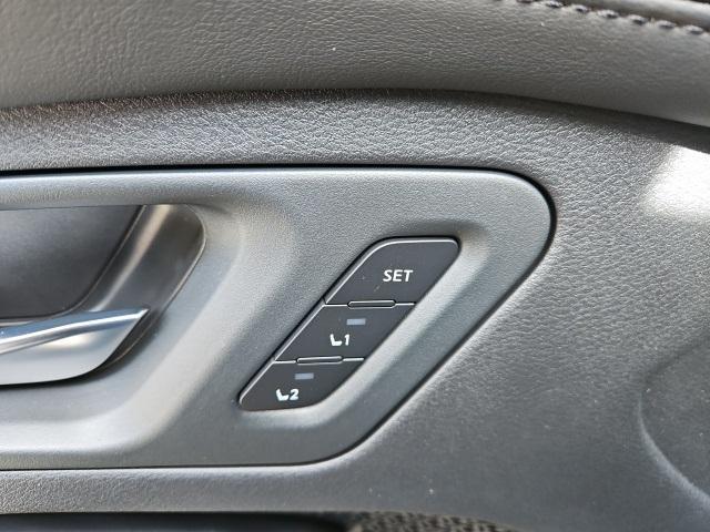 Photo of 2025 2t Blu Blk Roof Nissan ARIYA