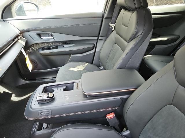 Photo of 2025 2t Blu Blk Roof Nissan ARIYA