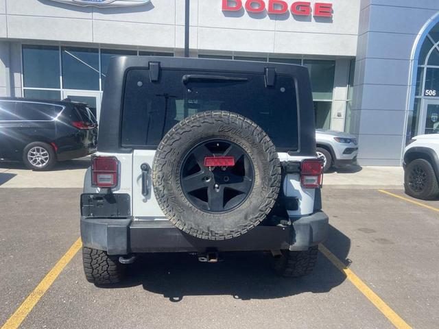 Photo of 2016 Bright White Clearcoat Jeep Wrangler Unlimited