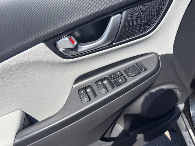 Photo of 2022 Ultra Black Pearl Hyundai KONA