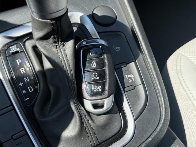 Photo of 2022 Ultra Black Pearl Hyundai KONA