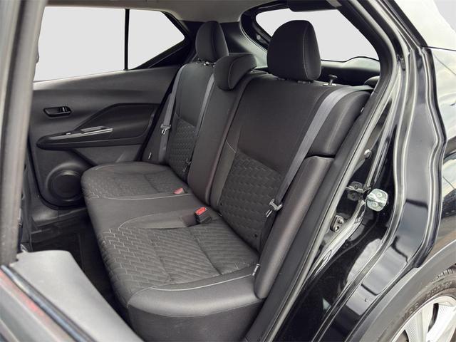Photo of 2021 Super Black Nissan Kicks
