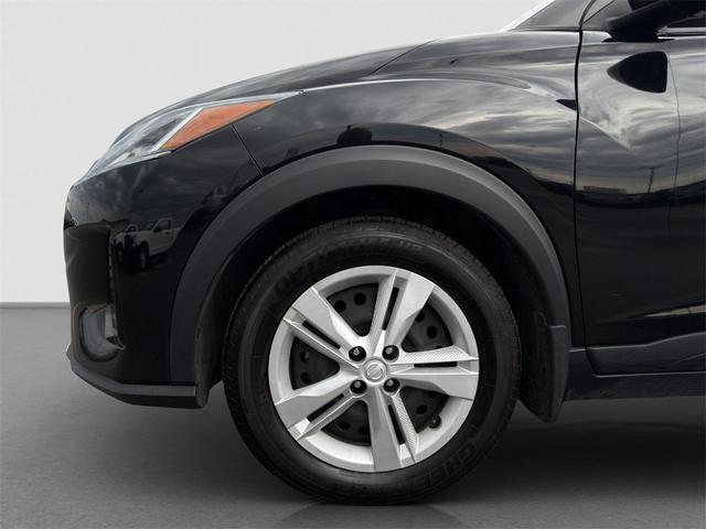 Photo of 2021 Super Black Nissan Kicks