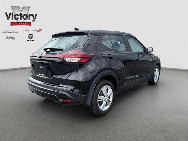 Photo of 2021 Super Black Nissan Kicks