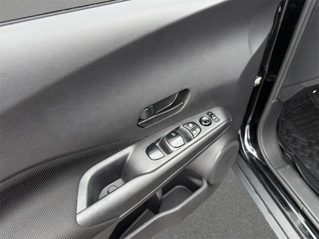 Photo of 2021 Super Black Nissan Kicks
