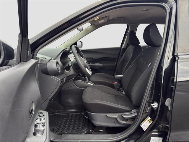 Photo of 2021 Super Black Nissan Kicks