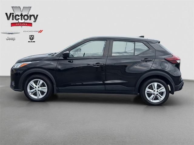 Photo of 2021 Super Black Nissan Kicks