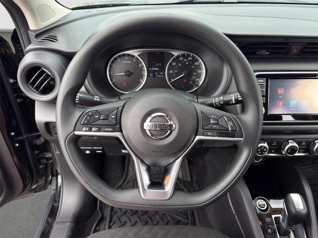 Photo of 2021 Super Black Nissan Kicks