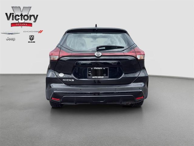 Photo of 2021 Super Black Nissan Kicks