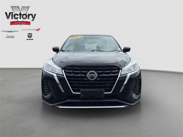Photo of 2021 Super Black Nissan Kicks