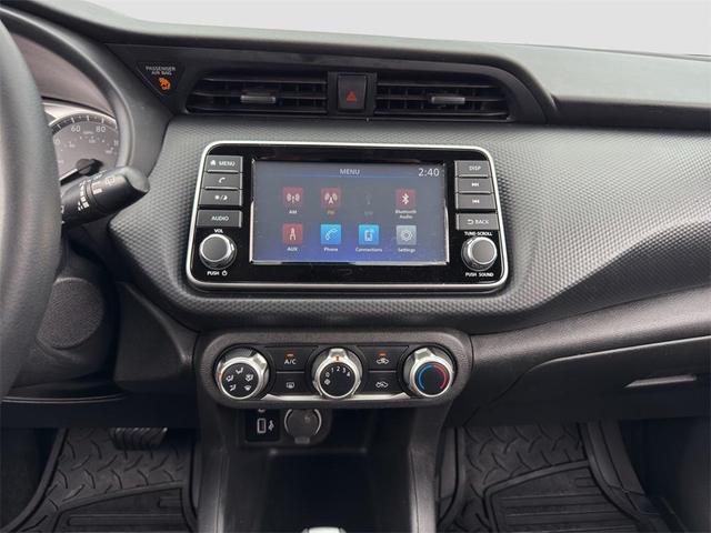Photo of 2021 Super Black Nissan Kicks