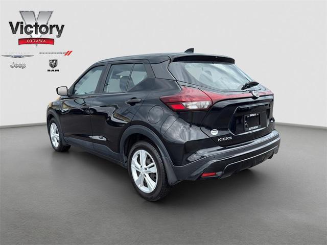 Photo of 2021 Super Black Nissan Kicks