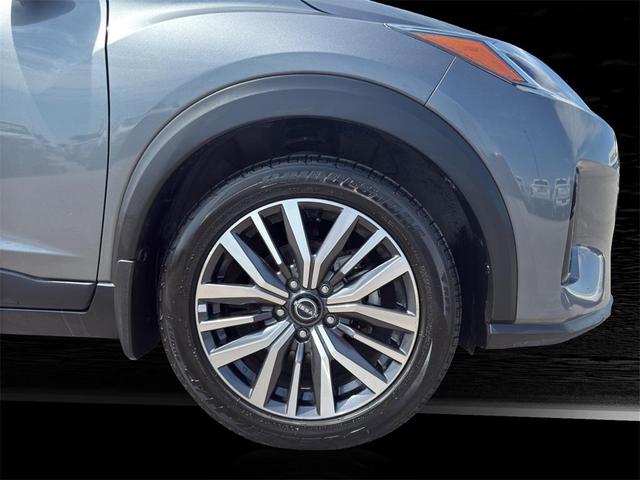 Photo of 2023 Gun Metallic Nissan Kicks