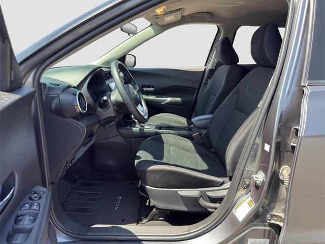 Photo of 2023 Gun Metallic Nissan Kicks