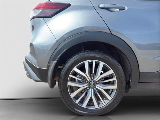 Photo of 2023 Gun Metallic Nissan Kicks