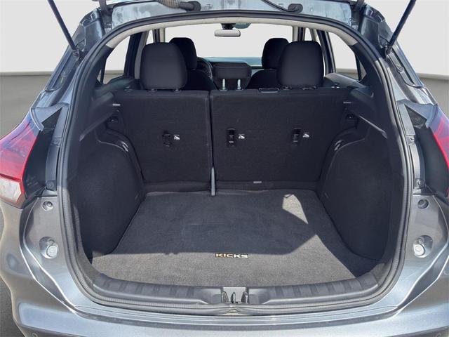 Photo of 2023 Gun Metallic Nissan Kicks