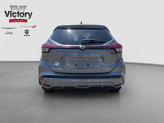 Photo of 2023 Gun Metallic Nissan Kicks