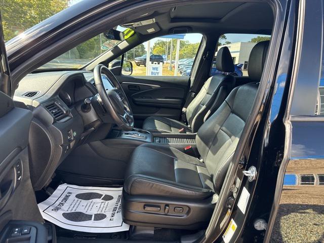 Photo of 2022 Crystal Black Pearl Honda Passport